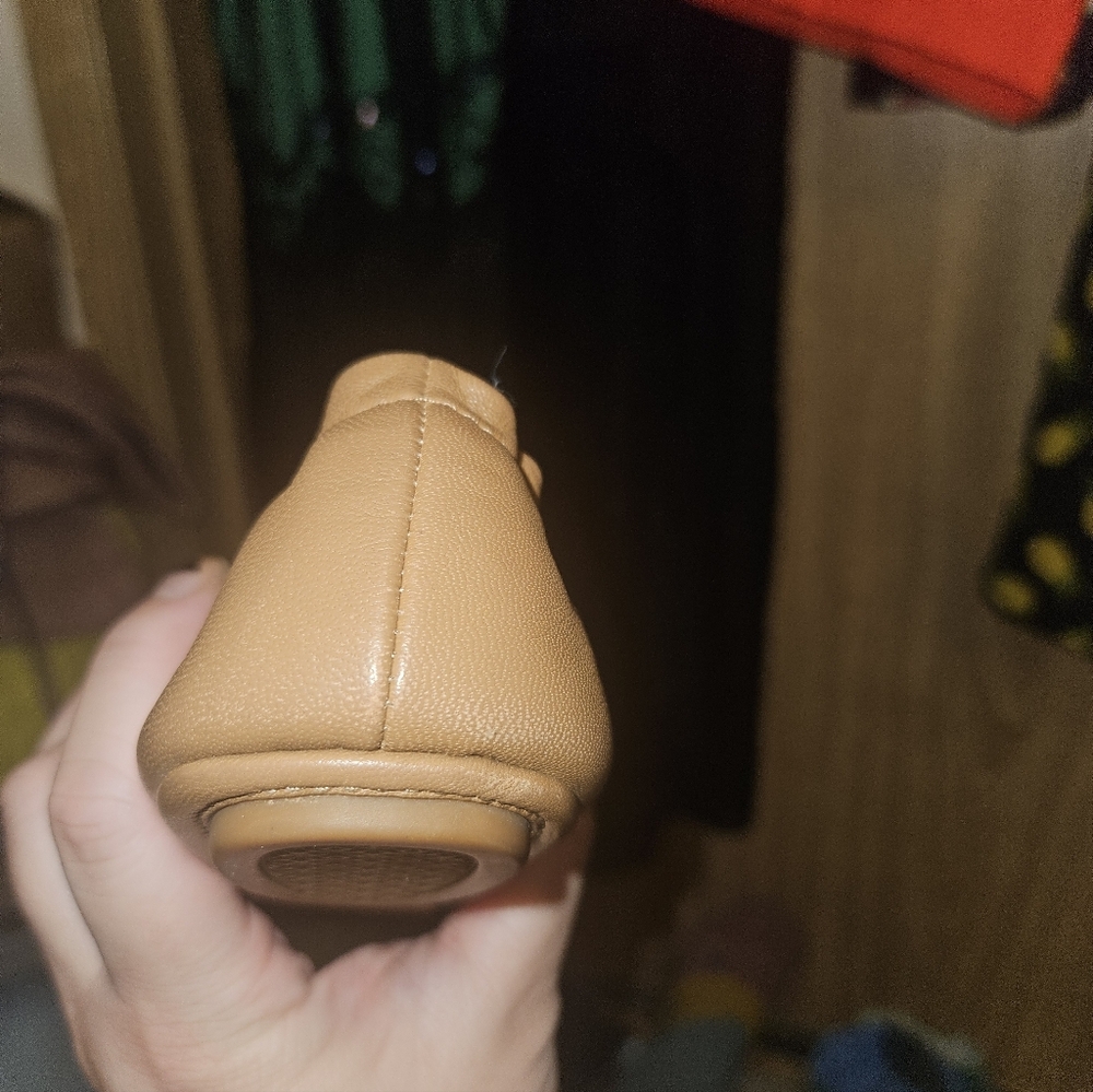 Tory Burch Travel Ballet Flats, Tan Leather with Gold Logo, Size 6 - Picture 3 of 7